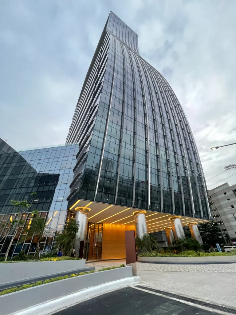 Mega Tower — EDSA cor. Julio Vargas, Mandaluyong City